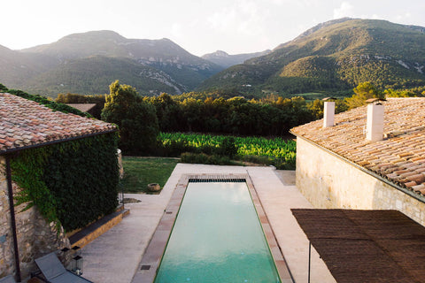 MOUNTAIN RETREAT: THE PERFECT DAY FOR A SPORT.LES GIRL FROM 8AM TO 8PM